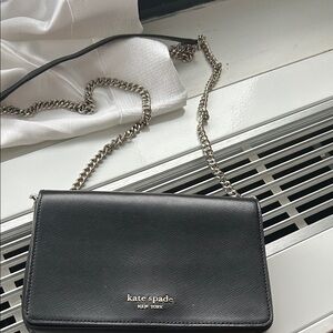 Kate SpadeBlack Leather Chain Wallet Crossbody Bag With Silver-tone Chain Strap.